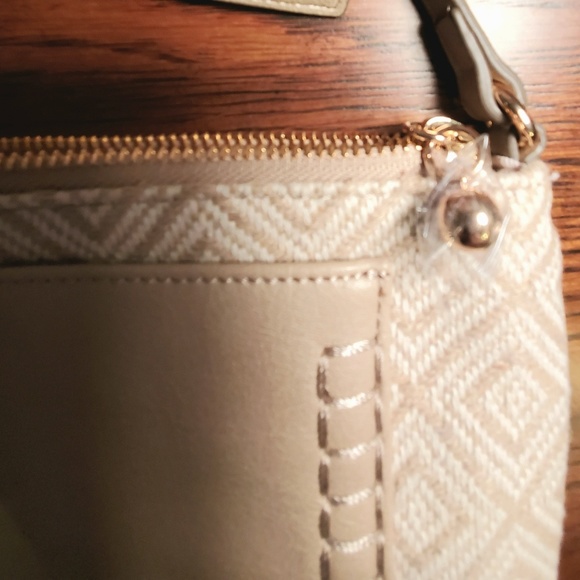 Lauren Conrad cross body. - Picture 7 of 8